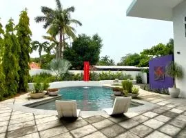 Casa Arribada- Bright 4Br House 5-min walk to Beach, Pool, BBQ