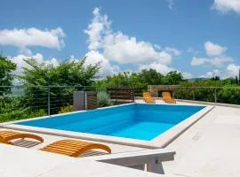 Villa Kamenia