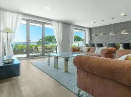 MONTHLY LA CONCHA BREEZE by SWEET HOME SAN SEBASTIAN