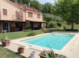 Villa penta Villa con piscina e vista meravigliosa sulla valle del Tevere in Umbria, hotel en Otricoli