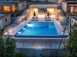 BooRA glamp experience & heated infinity pool, campsite in Senj