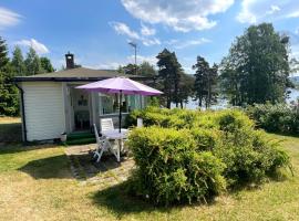 Furuly by Norgesbooking - cabin 20 meters from the beach, villa in Hyggen