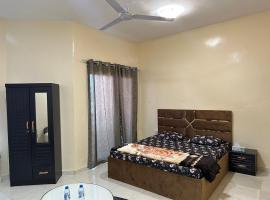 Elegant Master Suite with Luxurious Compfort, hotel in Ajman 