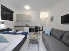 Kamara Lux Studio Apartman, hotel a Igalo