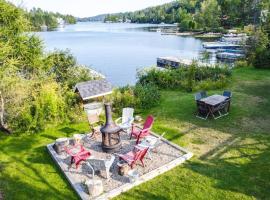 Lake retreat 5BR with SPA, watercraft and kids playground, hotel i Saint Adolphe D'Howard