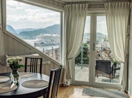 Panorama Apartment with 360 view of the city Ålesund, hotel din Ålesund
