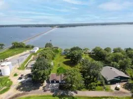 Your Lakeside Destination - 3 Bedrooms Lake Access