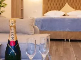 Serenity Luxe Suites