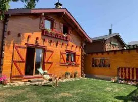 Chalet familiar con jardín y garage privado