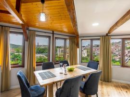Bobevata guest house - Floor 2 - Stunning view Old town, guest house in Veliko Tŭrnovo