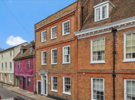 Stunning Georgian ‘Squires’ Town House - near London, hotel with jacuzzis in Hertford