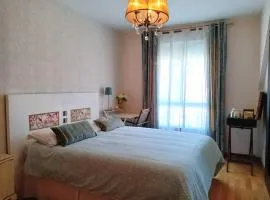 3 Bed Flat - Sleeps 6 - Pool - Garden - Parking