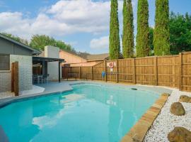 Spacious Bright and Modern Home with Pool, hotel in Dallas