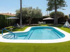 Villa Málaga Beach - Golf: Torre de Benagalbón'da bir otel