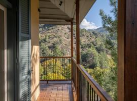 Casa Oliva Guesthouse, hotel v destinaci Tris Elies