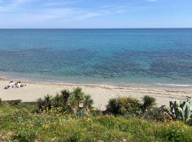 T2 neuf vue mer, piscine chauffée N194 โรงแรมในLinguizzetta