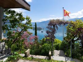 Villa with pool, garden & direct at lake