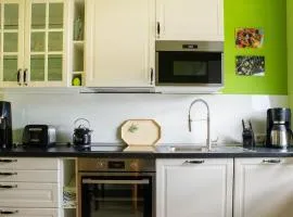 farbenfrohe Ferienwohnung