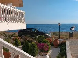 Vacation House Rental 20m From the Beach