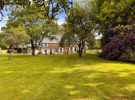 Gîte du Rochelu 4 Étoiles 5000 m2 of Garden, near to Mont Saint Michel & Granville island, ξενοδοχείο σε Bourguenolles