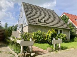 Holiday house Viktoria at lake Lauwersmeer, hotel din Anjum