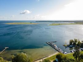 Strandhaus 2 EG, hotel v destinaci Röbel