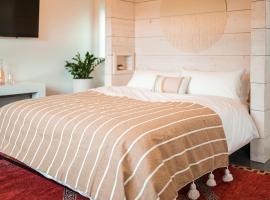 Funboard Room includes King Bed and Mini Kitchenette, φθηνό ξενοδοχείο σε Stinson Beach