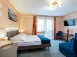 VILLA DORA - CENTRUM, PODGRZEWANY BASEN 5m x 10m, Plac zabaw, Parking