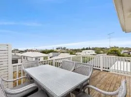 Seaside Retreat - Steps from Surf and Cafes