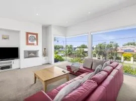 Ocean View Townhouse in Central Torquay