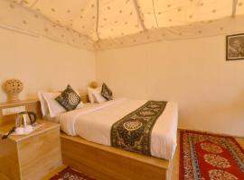 JaisalmeR Sand Dunes ResorT, kamp sa luksuznim šatorima u gradu Džaisalmer