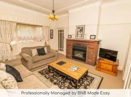 Hillside Cottage │ Comfy, Spacious, Walk to CBD & Stannies