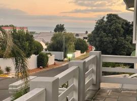 Moments Guesthouse, Kleinmond, hotel v destinaci Kleinmond