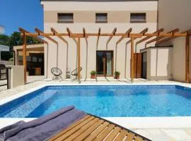 Villa Lona with private pool near Pula