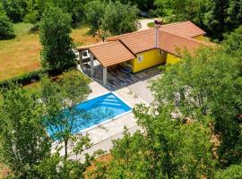Eden with private pool, villa i Valtura