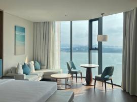 Luxury Apartment in A La Carte Ha Long Bay, apartamentų viešbutis Halonge