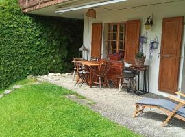 Cozy apartment in the heart of the Alps, apartmán v destinaci Chateau-d'Oex
