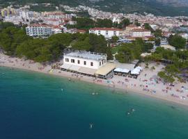 Beach rooms Riviera - Žuta Kuća: Makarska, St. Peter Deniz Feneri yakınında bir otel