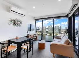 Marina Tower - 21st Floor Apt with Beautiful View