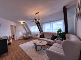 Helle großzügige Dachgeschoss Wohnung I Parkplatz I Schloss Blick #Cosiness Company