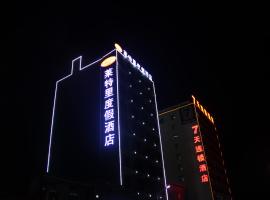 Lettry Hotel، فندق مع موقف سيارات في Lingshui