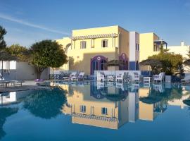 Acqua Vatos Santorini Hotel: Kamari şehrinde bir otel