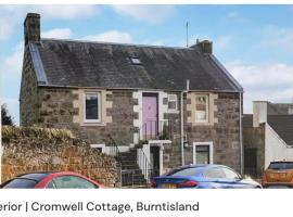 Coastal Haven Apartment in Burntisland, hotel with parking in Burntisland
