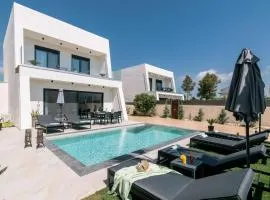 SunWhite Villas - Private Pool & Cozy Atmosphere, by ZanteWize