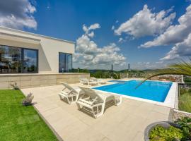 Villa Hill with Private Pool, hotell i Bosanska Krupa