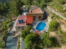 Fikardou Chalets, cabaña o casa de campo en Phikardhou