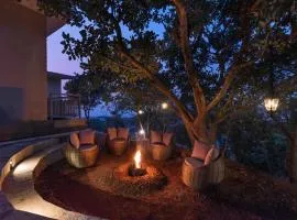 Hillside Harrier Couple's Retreat