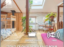Le Loft, chambre triple - Gîte de la Louve: Fougax-et-Barrineuf şehrinde bir kiralık tatil yeri