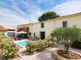 Villa avec piscine privée à la campagne proche de la mer sud de la France, hôtel à Montagnac