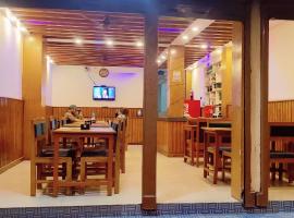 Moonlight Guest House And Restaurant, hotell i Sauraha